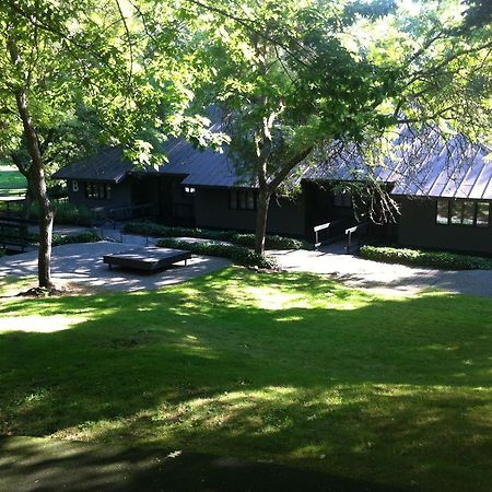 Talaris Conference Center Hotel Seattle Exterior photo